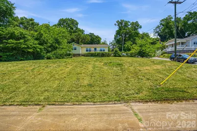 412 W Davidson Avenue, Gastonia, NC 28052 - Photo 1