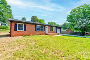 2994 Lutz Blvd, Newton, NC 28658 - Photo 1