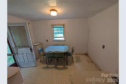 1327 Nc 80 Highway, Bakersville, NC 28705 - Photo 17