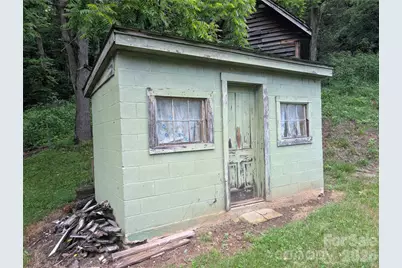 1327 Nc 80 Highway, Bakersville, NC 28705 - Photo 39