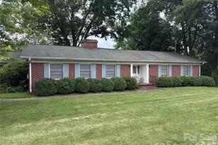 625 Vance St, Waynesville, NC 28786 - Photo 1
