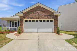 2211 Savannah Hills Dr, Matthews, NC 28105 - Photo 3