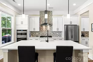 1002 Parkes St, Matthews, NC 28105 - Photo 5