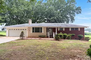 1580 W Cloaninger Ave, Statesville, NC 28625 - Photo 1