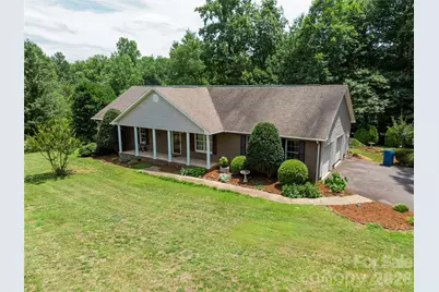 1724 Wellington Avenue, Newton, NC 28658 - Photo 5