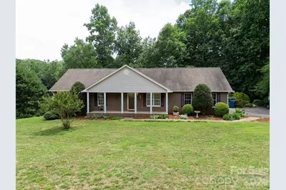 1724 Wellington Avenue, Newton, NC 28658 - Photo 1
