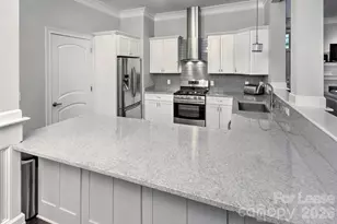2100 Queens Rd W, Charlotte, NC 28207 - Photo 7