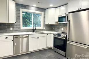 908 E 1st St, Newton, NC 28658 - Photo 9