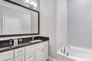 2100 Queens Rd W, Charlotte, NC 28207 - Photo 11