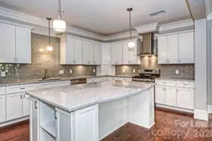 2100 Queens Rd W, Charlotte, NC 28207 - Photo 5