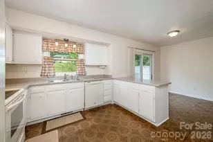 107 Maywood Rd, Hendersonville, NC 28792 - Photo 9