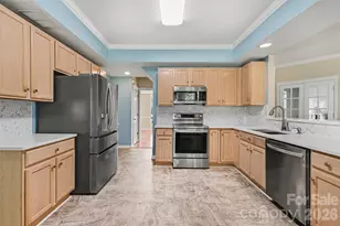 10422 Baskerville Ave, Charlotte, NC 28269 - Photo 15