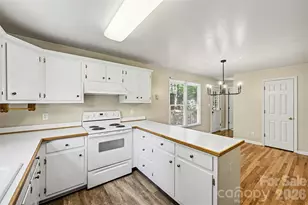 9624 Forest Dr, Charlotte, NC 28216 - Photo 7