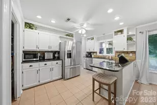 6089 Northlake Dr, Hickory, NC 28601 - Photo 13