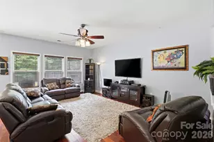 14021 Pinyon Pine Ln, Charlotte, NC 28215 - Photo 7