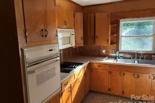 255 Glengarnock Rd, Tryon, NC 28782 - Photo 9