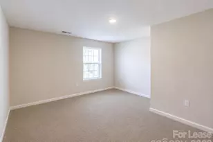 8100 Derby Woods Ln, Charlotte, NC 28214 - Photo 15