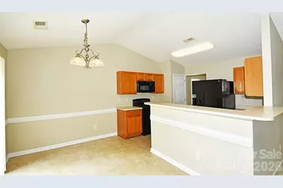 6710 Goldenwillow Drive, Charlotte, NC 28215 - Photo 5