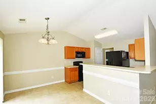 6710 Goldenwillow Dr, Charlotte, NC 28215 - Photo 5