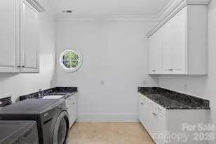 2132 Foxcroft Woods Ln, Charlotte, NC 28211 - Photo 31