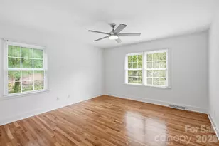 926 Shady Bluff Dr, Charlotte, NC 28211 - Photo 13