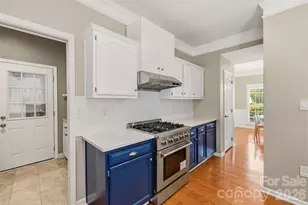 6202 Hickory Cove Ln, Charlotte, NC 28269 - Photo 13