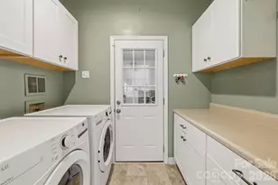 6202 Hickory Cove Ln, Charlotte, NC 28269 - Photo 17