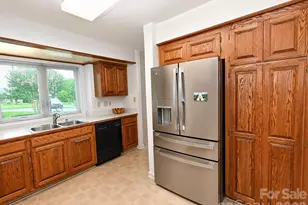3675 Rock Bridge Dr NE, Conover, NC 28613 - Photo 13