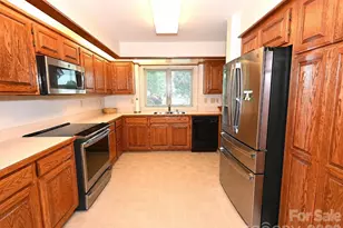 3675 Rock Bridge Dr NE, Conover, NC 28613 - Photo 11