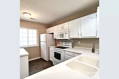 5744 Prescott Court, Charlotte, NC 28269 - Photo 7