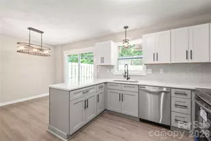 1221 Scaleybark Rd, Charlotte, NC 28209 - Photo 9