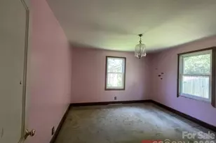 1212 Meadow Ln Ln, Charlotte, NC 28205 - Photo 9