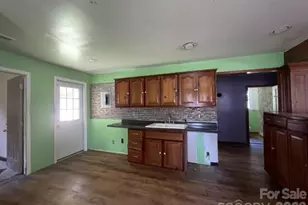 1212 Meadow Ln Ln, Charlotte, NC 28205 - Photo 7