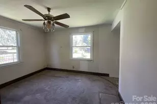 1212 Meadow Ln Ln, Charlotte, NC 28205 - Photo 11