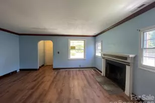 1212 Meadow Ln Ln, Charlotte, NC 28205 - Photo 3