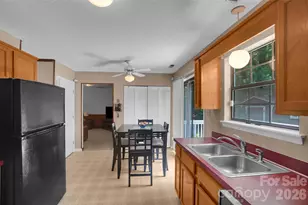 900 Highland Mist Ln, Charlotte, NC 28215 - Photo 9
