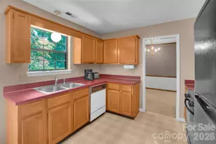 900 Highland Mist Ln, Charlotte, NC 28215 - Photo 7