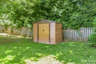 2 Bevlyn Dr, Asheville, NC 28803 - Photo 9