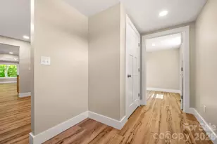 323 Stepp Ave, Hendersonville, NC 28739 - Photo 5