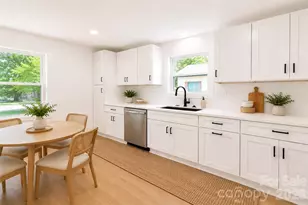2204 Rozzelles Ferry Rd, Charlotte, NC 28208 - Photo 9