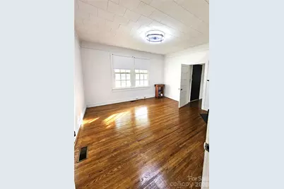 1129 W 5th Avenue, Gastonia, NC 28052 - Photo 7