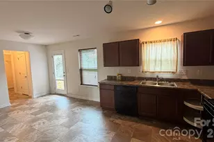 2602 Meadow Knoll Dr, Charlotte, NC 28269 - Photo 3