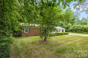 611 W Lewis St, Dallas, NC 28034 - Photo 3
