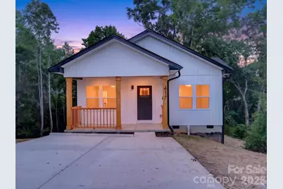 417 8th Street Drive SW, Hickory, NC 28602 - Photo 1