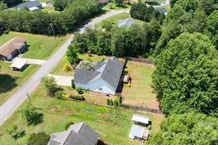 1621 Herbie Cir, Newton, NC 28658 - Photo 5
