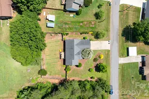 1621 Herbie Cir, Newton, NC 28658 - Photo 7