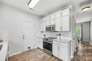 9902 Highlands Crossing Dr, Charlotte, NC 28277 - Photo 11