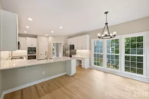 5317 Fairvista Dr, Charlotte, NC 28269 - Photo 19