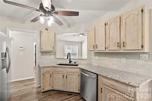 4425 Derbyshire Ln, Matthews, NC 28104 - Photo 15