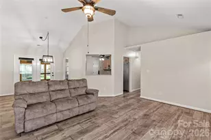 4425 Derbyshire Ln, Matthews, NC 28104 - Photo 9